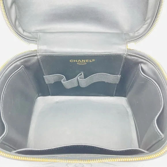 CHANEL Black Leather Vanity Crossbody with Gold-Tone Lock - Picture 9 of 13